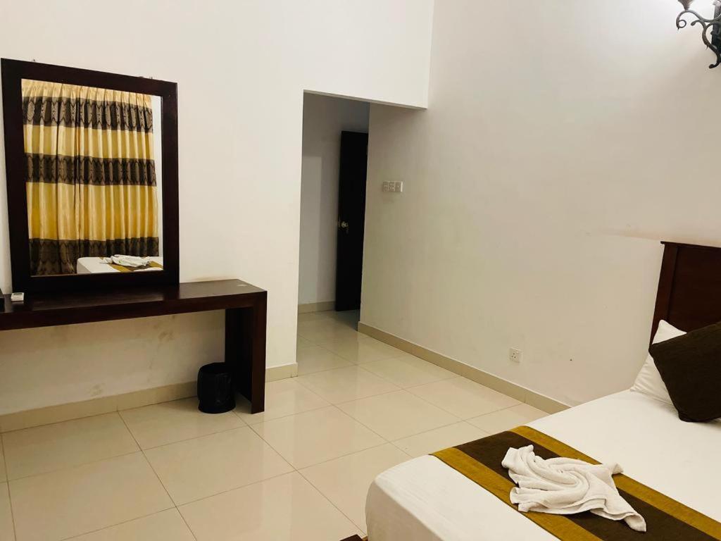 Aradhana Airport Transit Hotel Katunayaka Exterior foto